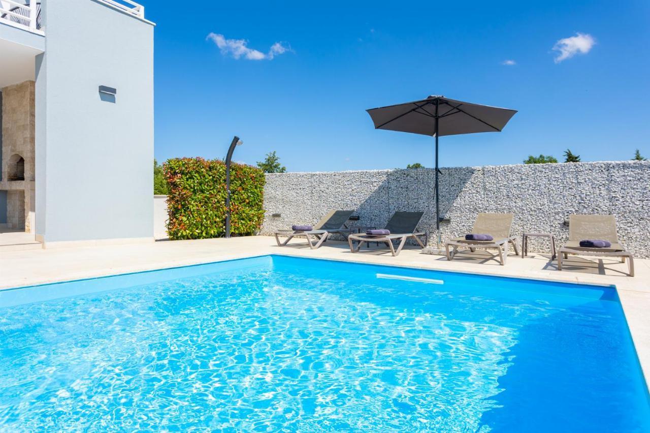 Ovis Villa Peresiji